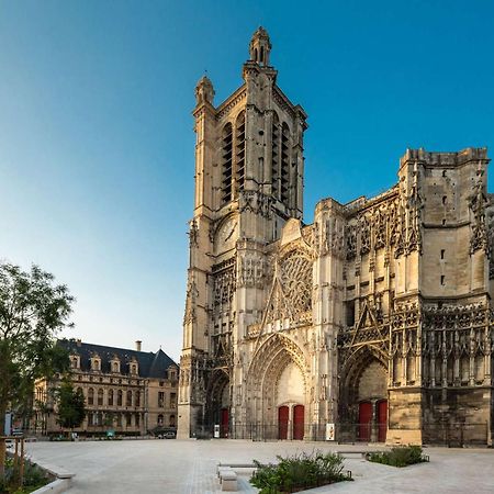 Logis Hotel Du Cirque Troyes Centre Historique Ngoại thất bức ảnh