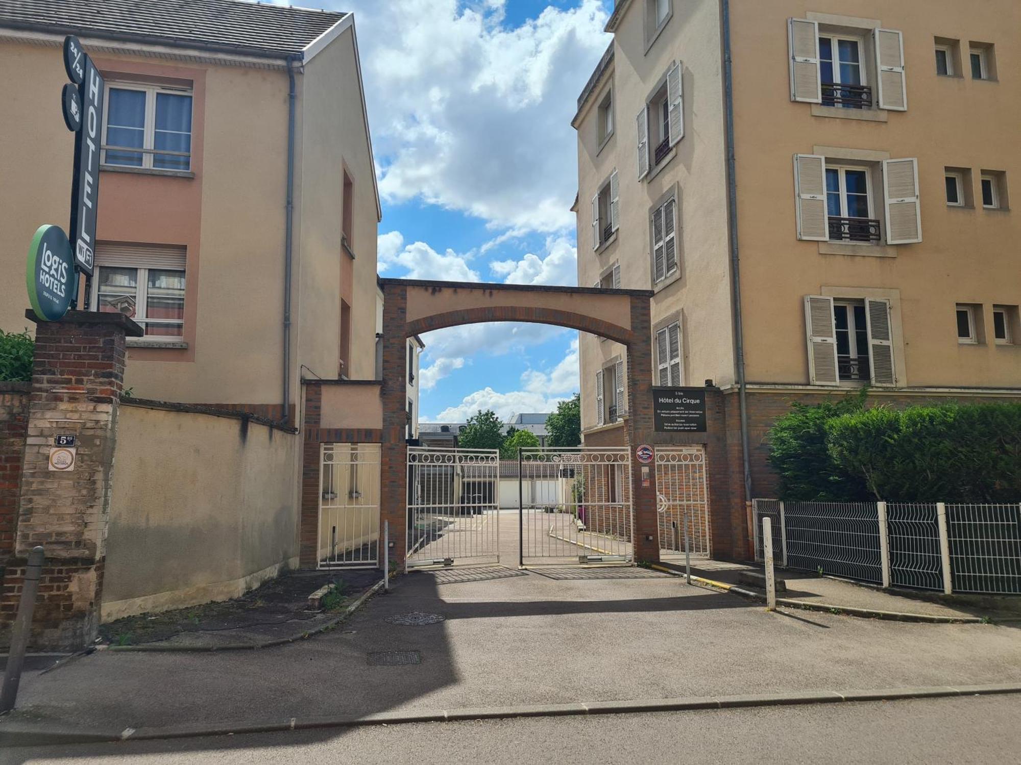 Logis Hotel Du Cirque Troyes Centre Historique Ngoại thất bức ảnh
