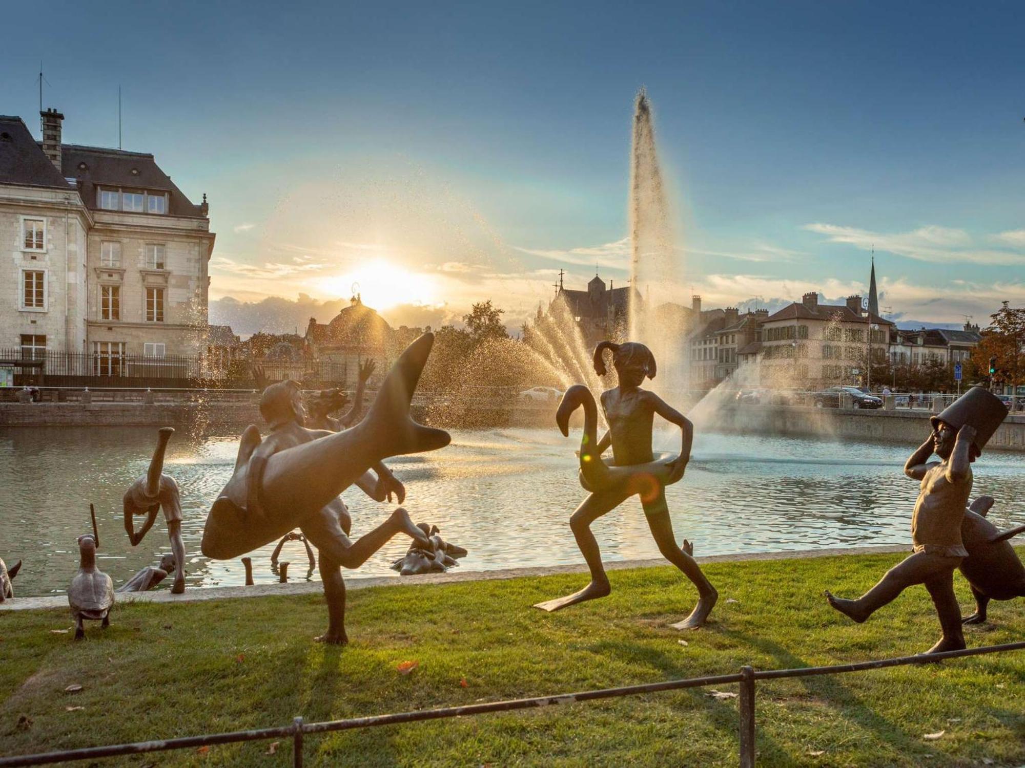Logis Hotel Du Cirque Troyes Centre Historique Ngoại thất bức ảnh
