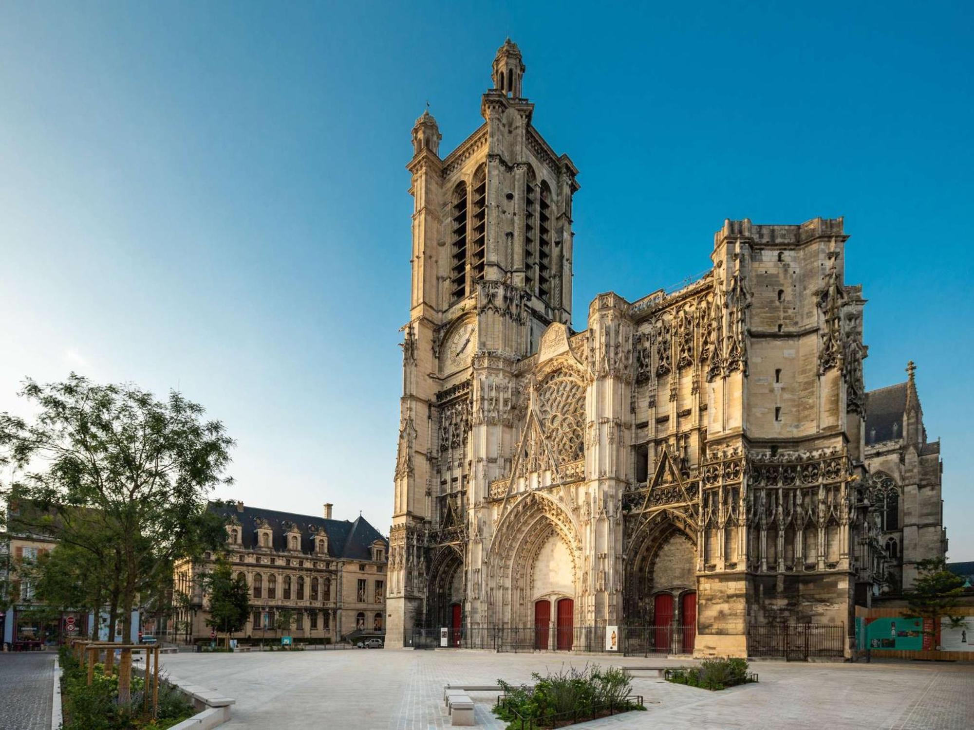 Logis Hotel Du Cirque Troyes Centre Historique Ngoại thất bức ảnh
