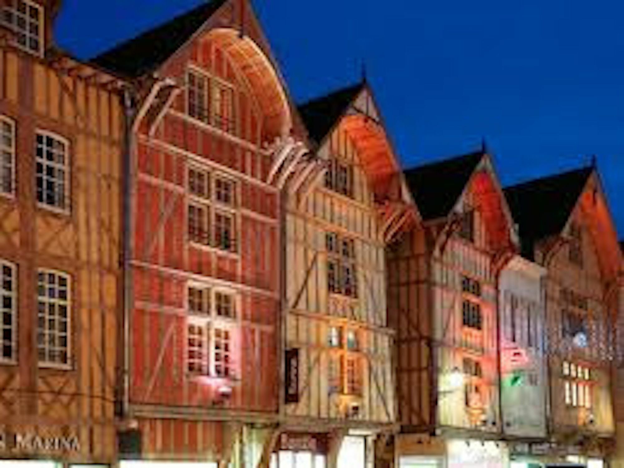 Logis Hotel Du Cirque Troyes Centre Historique Ngoại thất bức ảnh