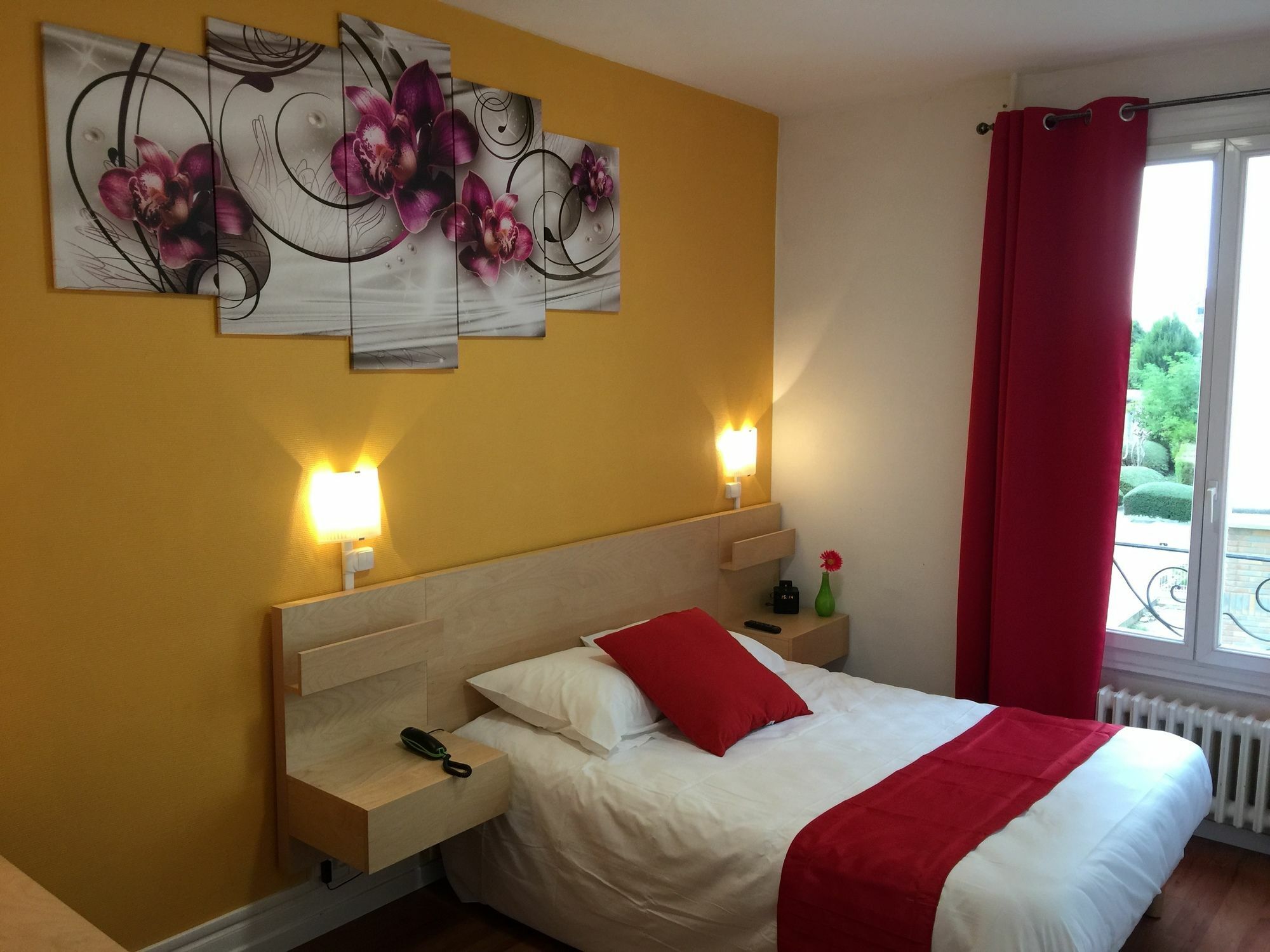 Logis Hotel Du Cirque Troyes Centre Historique Ngoại thất bức ảnh