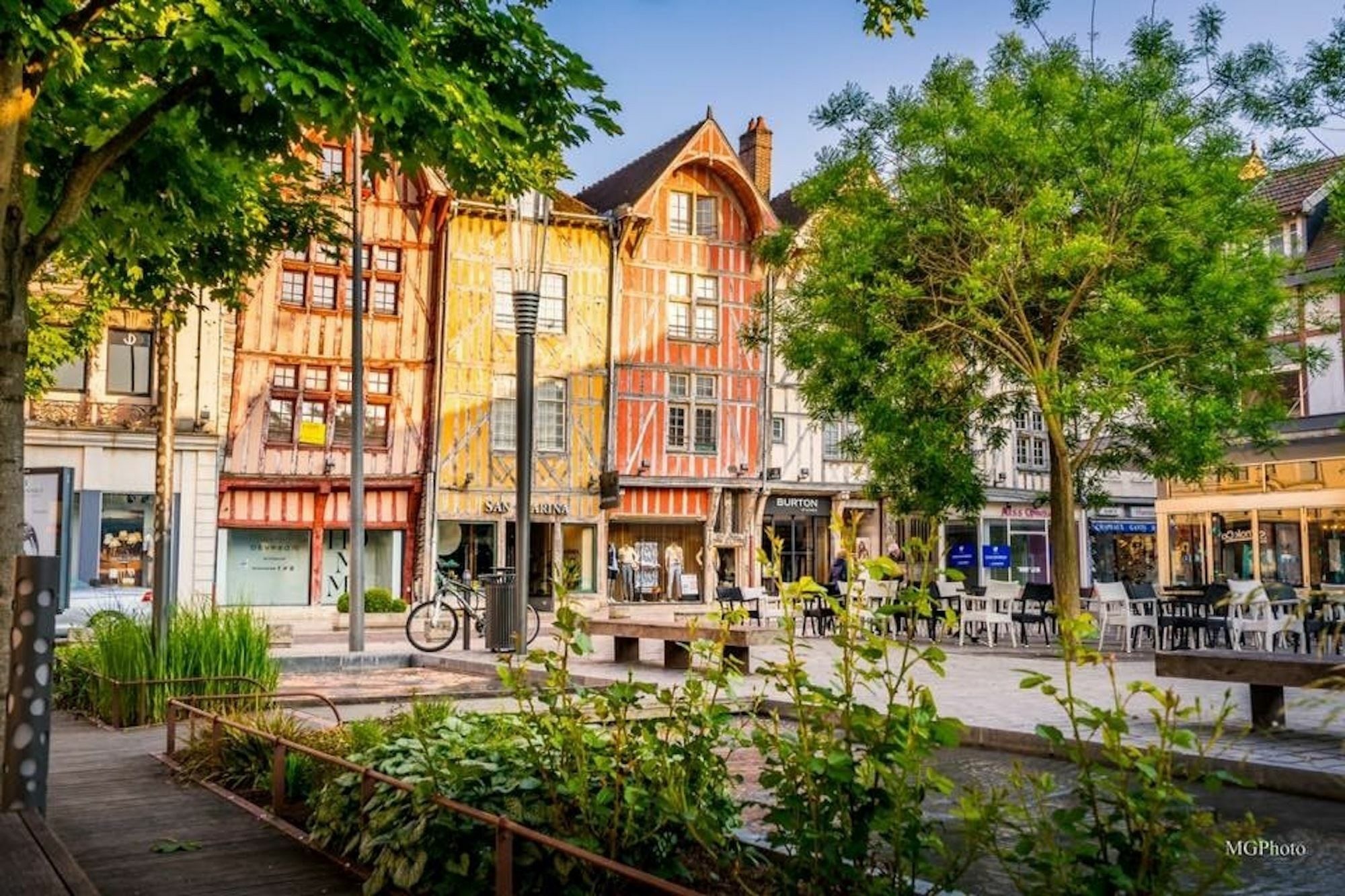 Logis Hotel Du Cirque Troyes Centre Historique Ngoại thất bức ảnh