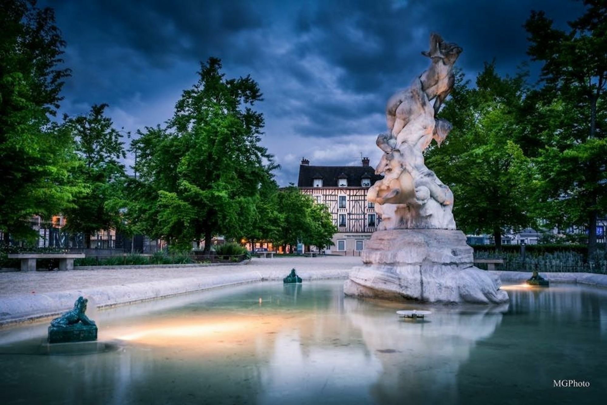 Logis Hotel Du Cirque Troyes Centre Historique Ngoại thất bức ảnh
