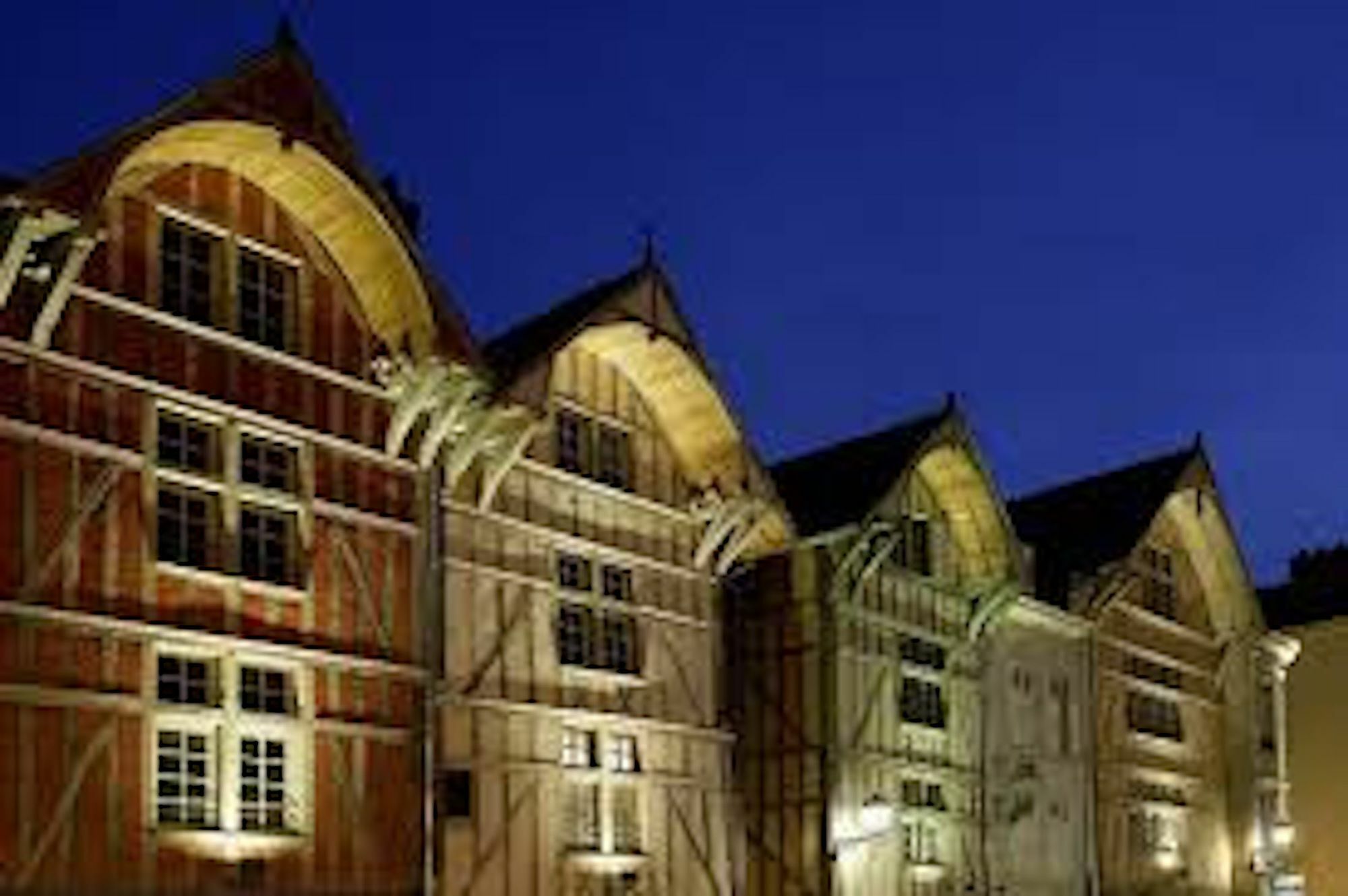 Logis Hotel Du Cirque Troyes Centre Historique Ngoại thất bức ảnh