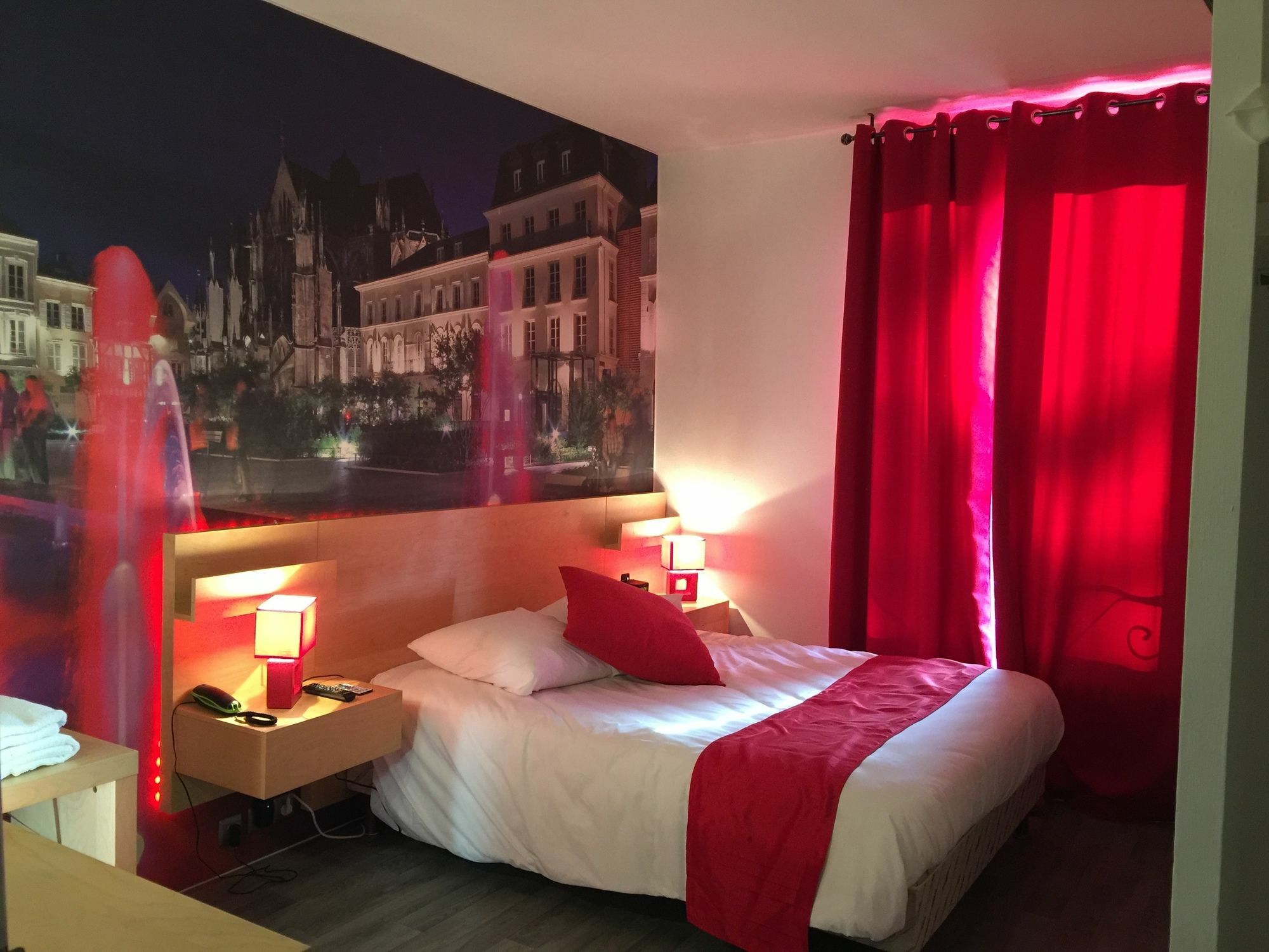 Logis Hotel Du Cirque Troyes Centre Historique Ngoại thất bức ảnh