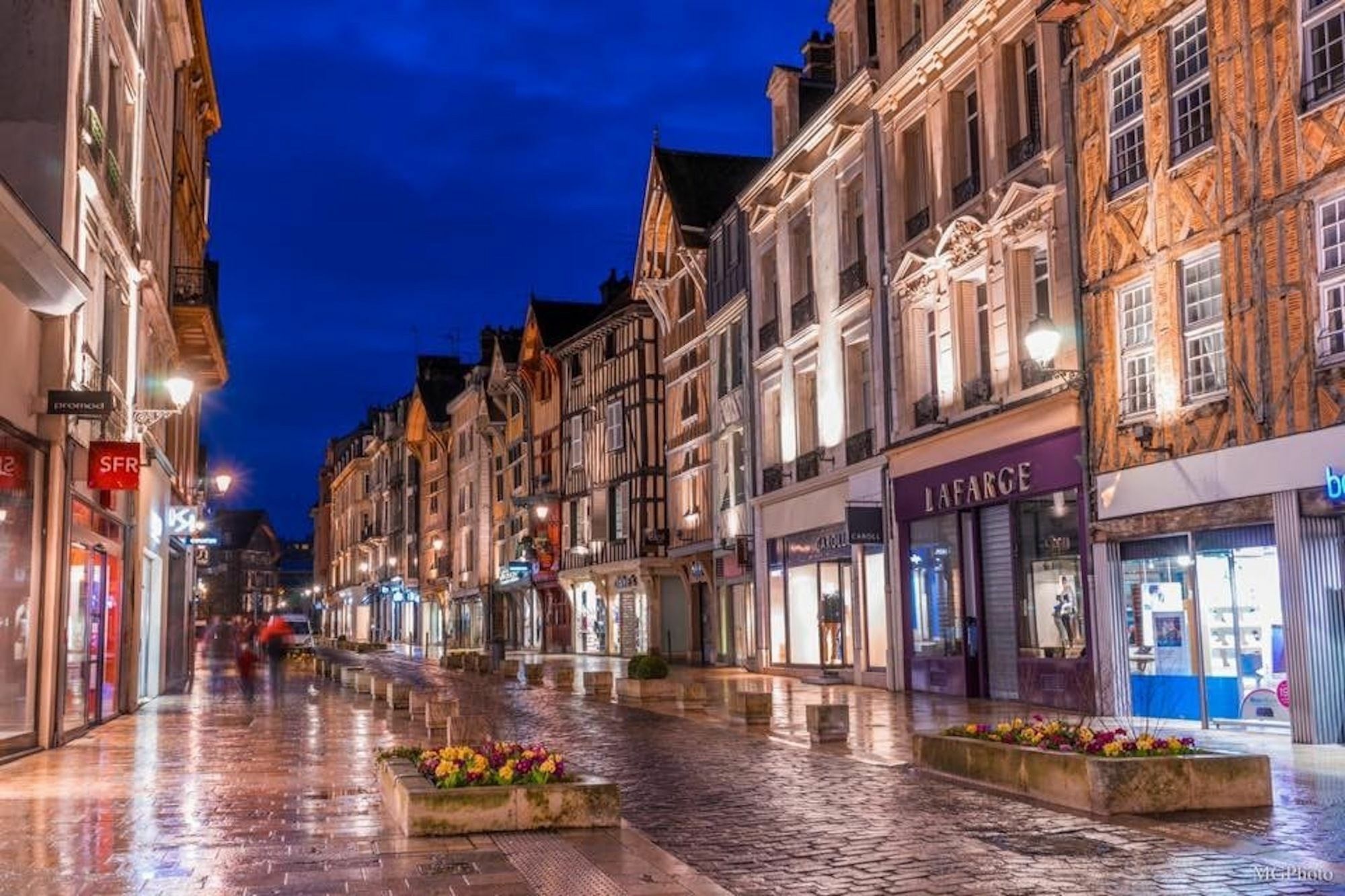 Logis Hotel Du Cirque Troyes Centre Historique Ngoại thất bức ảnh