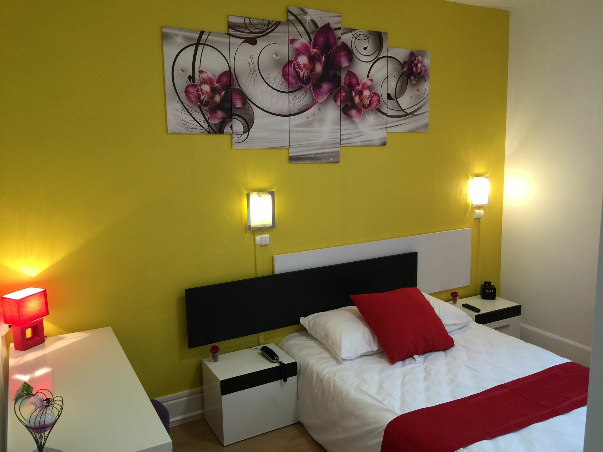 Logis Hotel Du Cirque Troyes Centre Historique Ngoại thất bức ảnh